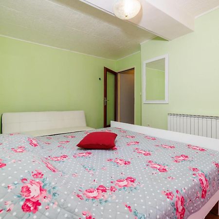 Apartments And Room Mirjana Dramalj Luaran gambar