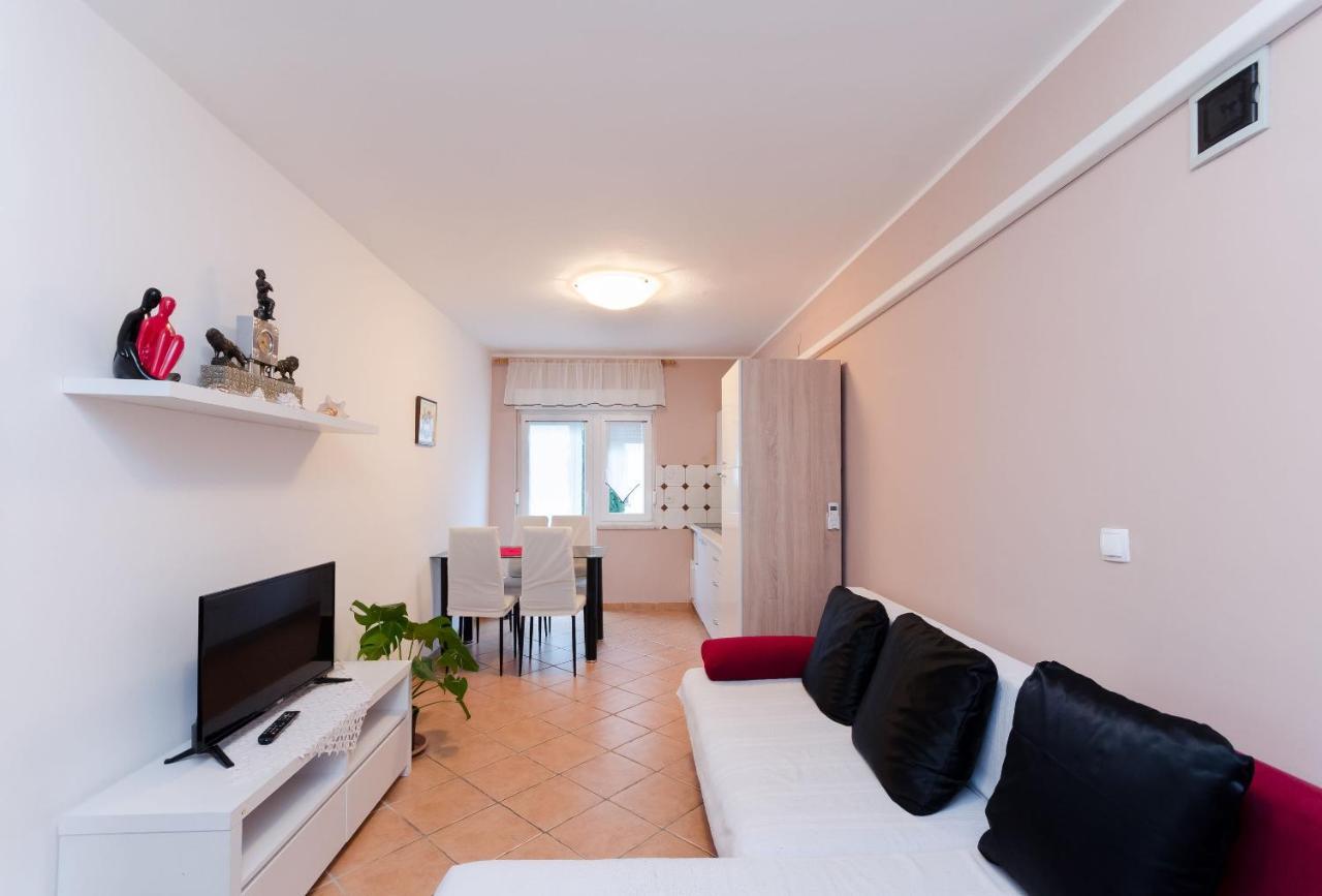 Apartments And Room Mirjana Dramalj Luaran gambar