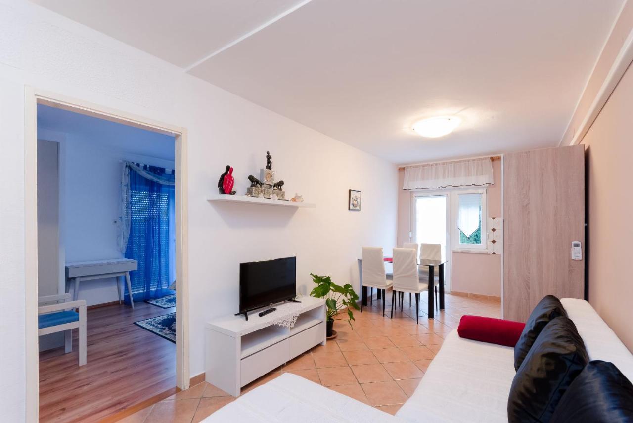 Apartments And Room Mirjana Dramalj Luaran gambar