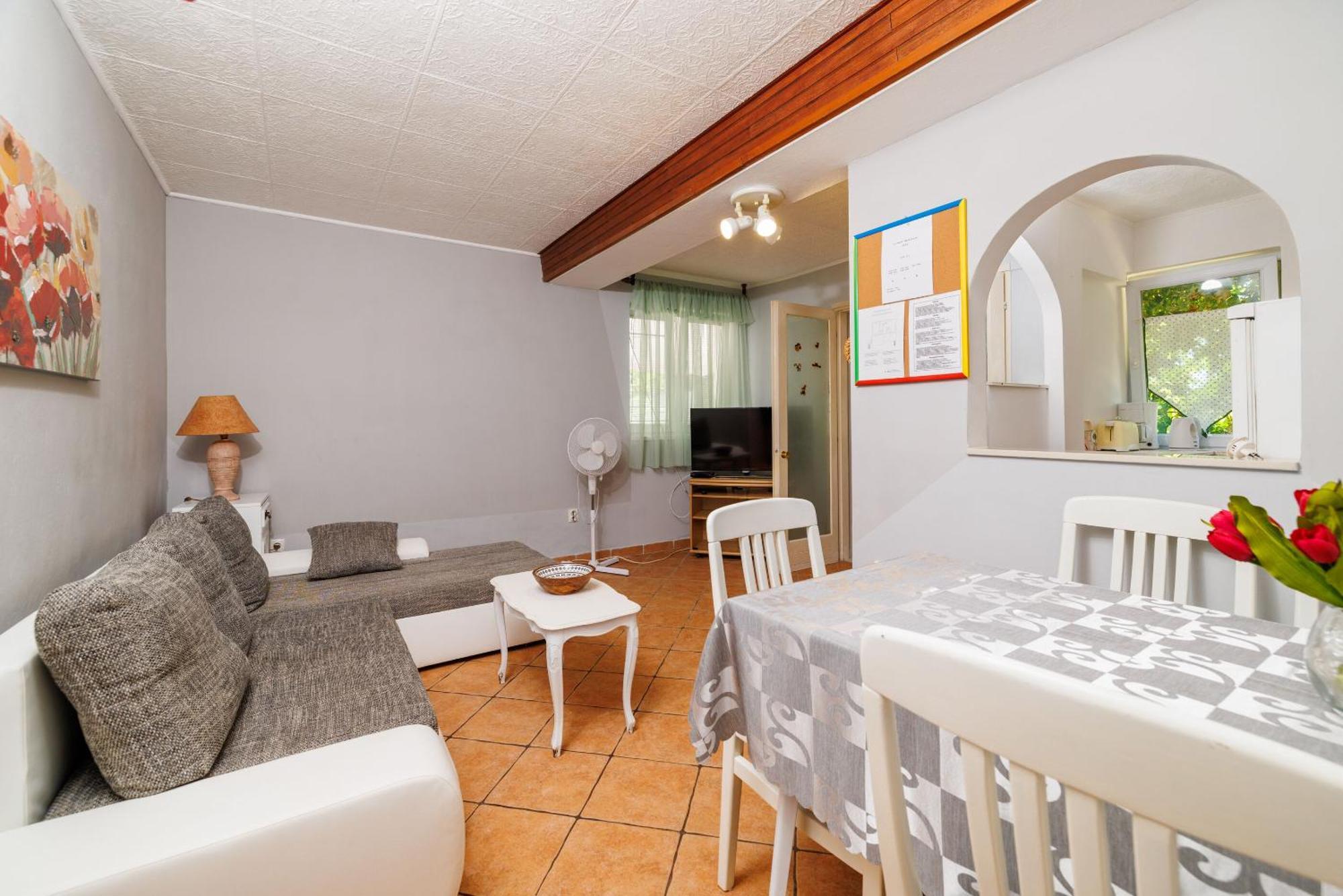 Apartments And Room Mirjana Dramalj Luaran gambar