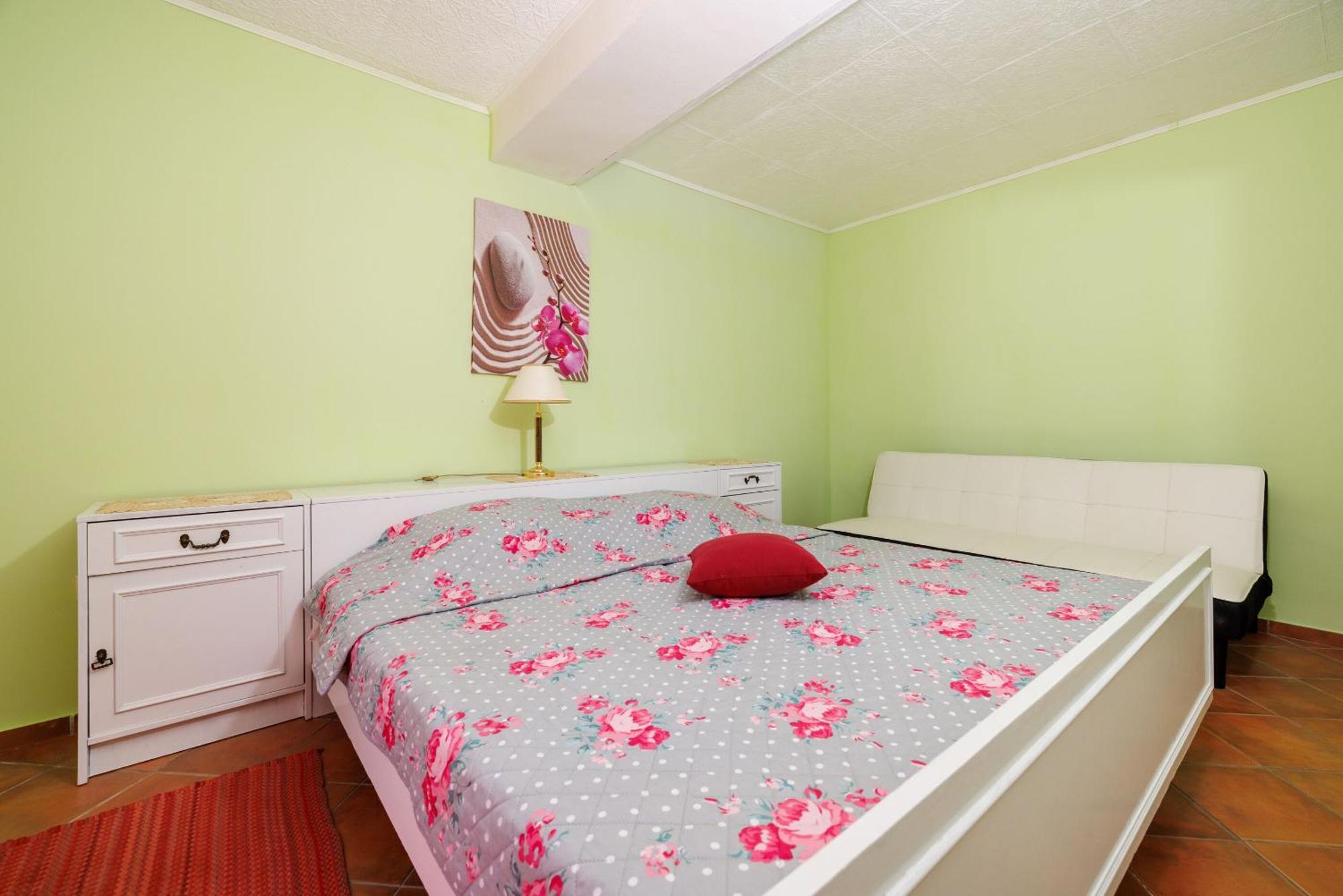 Apartments And Room Mirjana Dramalj Luaran gambar