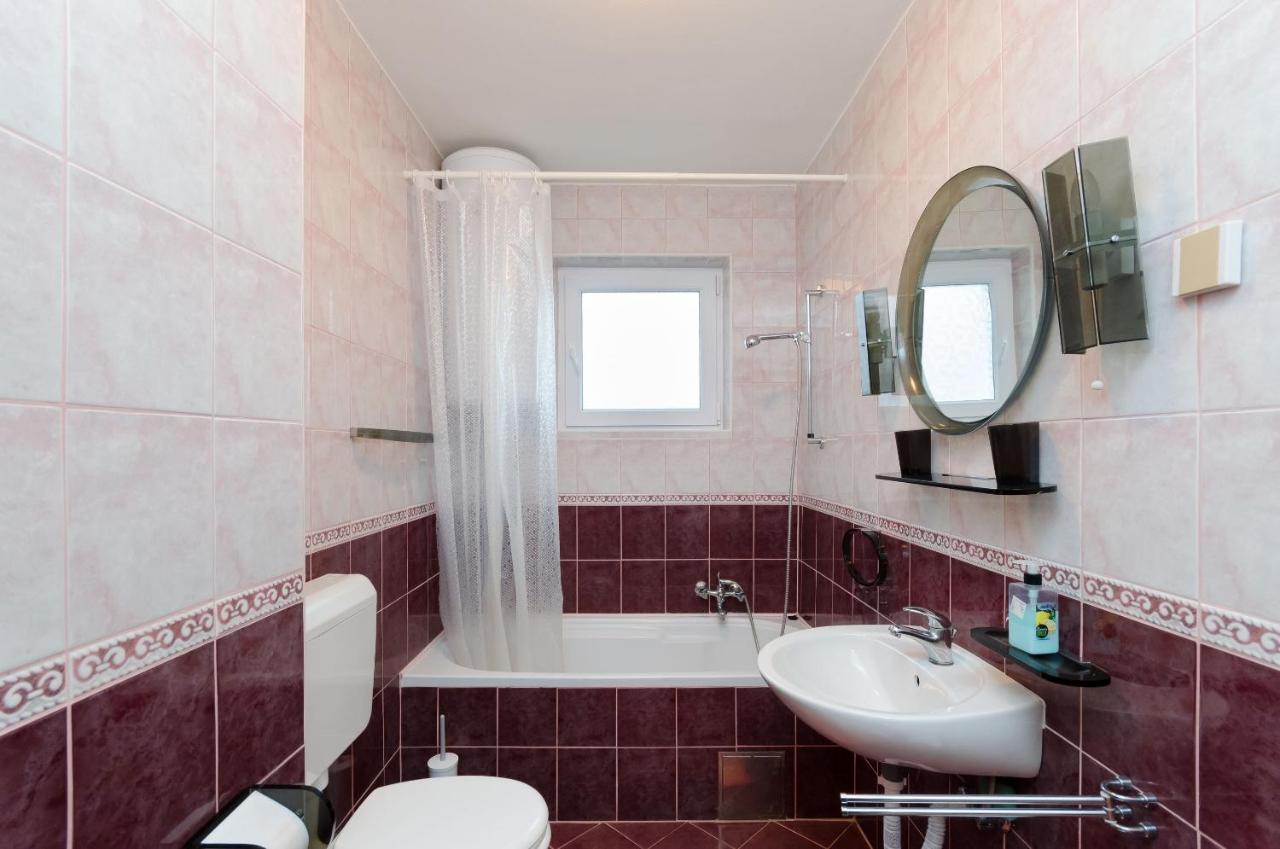 Apartments And Room Mirjana Dramalj Luaran gambar